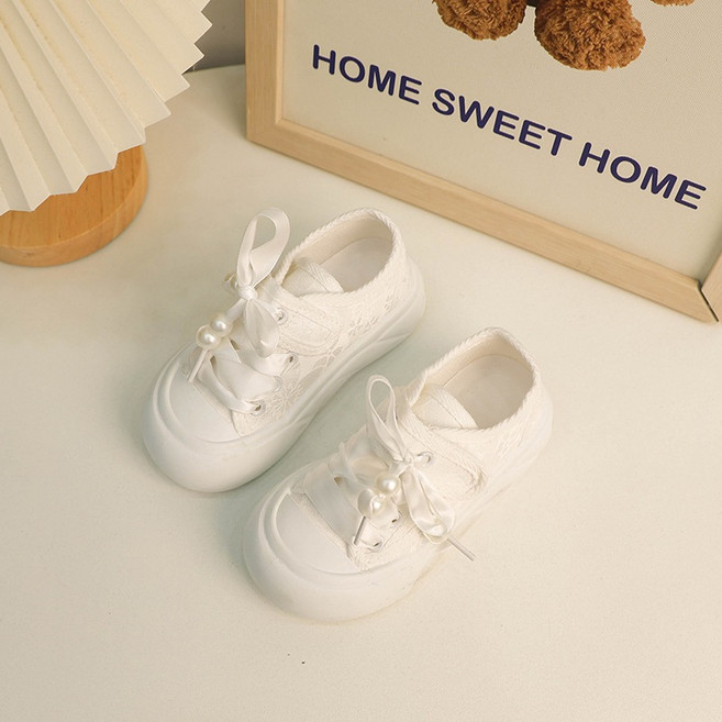 Annie 兒童蕾絲緞帶帆布鞋 珍珠裝飾 網格透氣童鞋