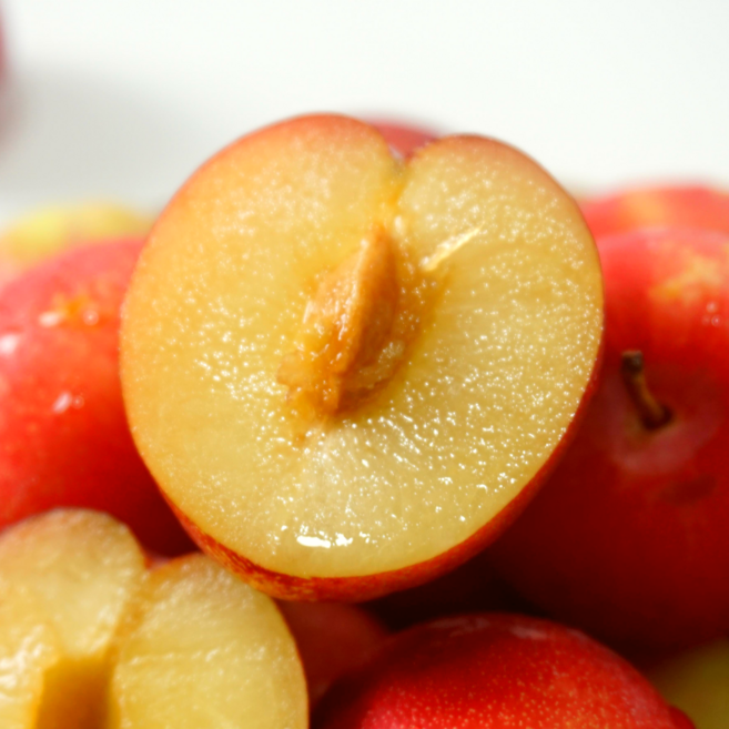 산지한입 당도보장 새콤달콤 햇자두 하우스자두, 1개, 소과 300g