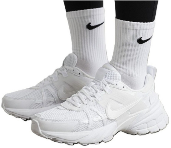 국내 정품 우먼스 나이키 런닝화 운동화 v2k 런 화이트 FD0736-113 건스사은품 제공