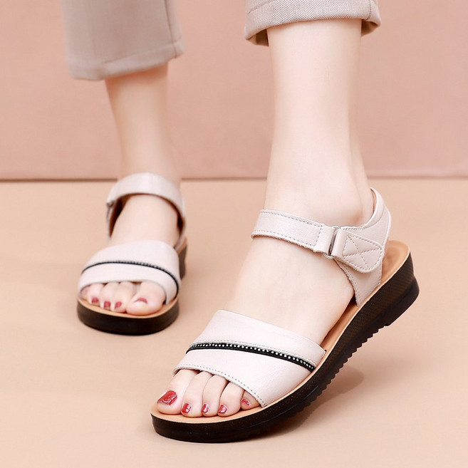 Meetist 여름 여성 송아지 가죽 샌들 캐주얼 경량 미끄럼 방지 슬립온 중년 엄마 샌들