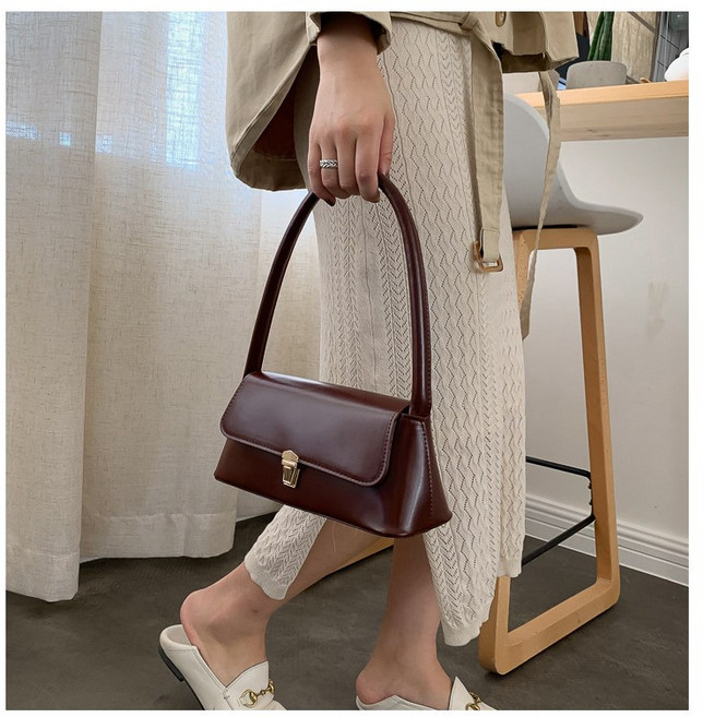 클래식 골드버클 바게트 숄더백