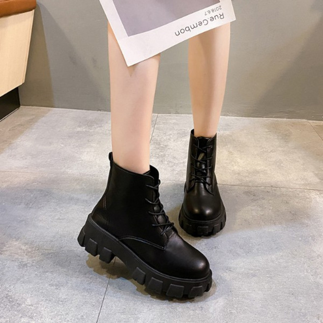 두툼한 통굽 포인트 레더 여성 워커 캐주얼 무드 부츠