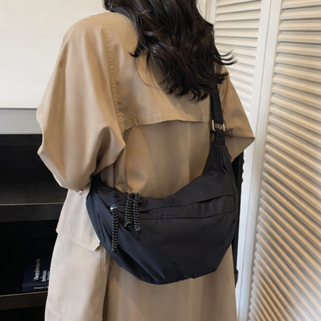 넛토 가벼운 깃털 크로와상 반달 크로스백