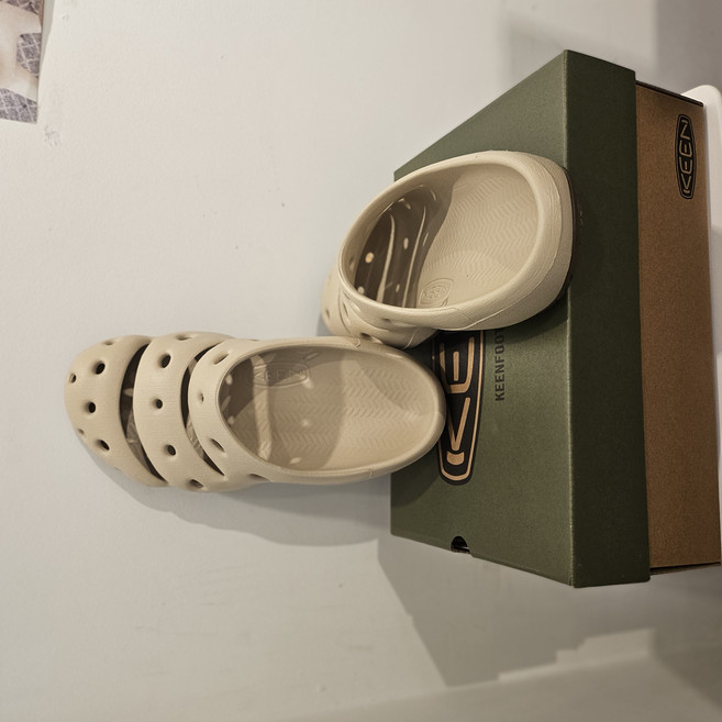 [국내정품]keen 슬라이드 킨 요기 샌들 여름샌들 물놀이 바캉스 경량 슬리퍼 아쿠아슈즈 순수의꿈 쿠폰 증정