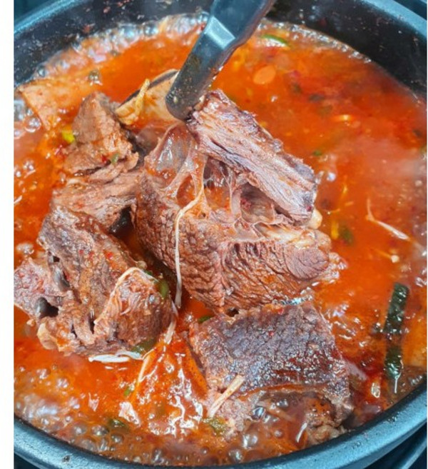 김복란의 단골식당 매운 국물 소갈비찜 1kg 2인분 밀키트 캠핑 생일상 음식 선물, 1개