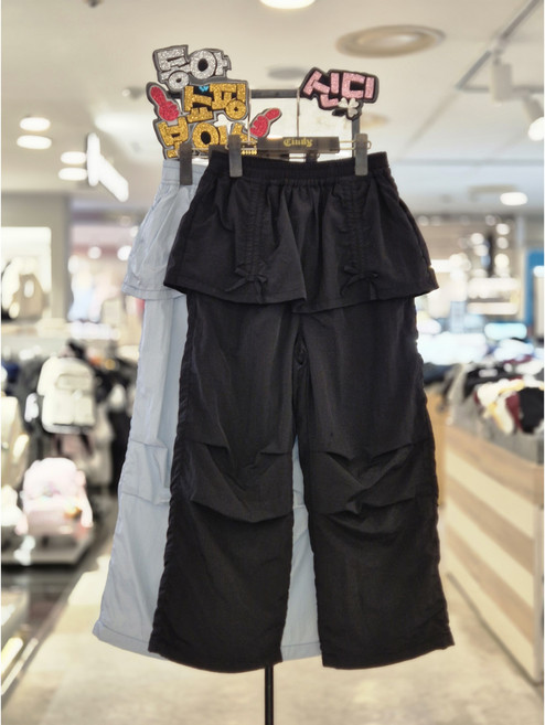 신디키즈 동아쇼핑점 여아"꾸안꾸@2026년~~봄신상@큐티한스타일 편한스타일 데일리룩"활동성 좋은 샤이닝 스커트 파라수트 와이드바지@초등 여아 아동 캐주얼룩 등교룩바지@