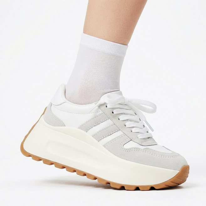 여성 키높이 운동화 7cm 국산 캐주얼 통굽 스니커즈 발편한 경량 쿠션 단화 사계절 가벼운 신발 패션 슈즈