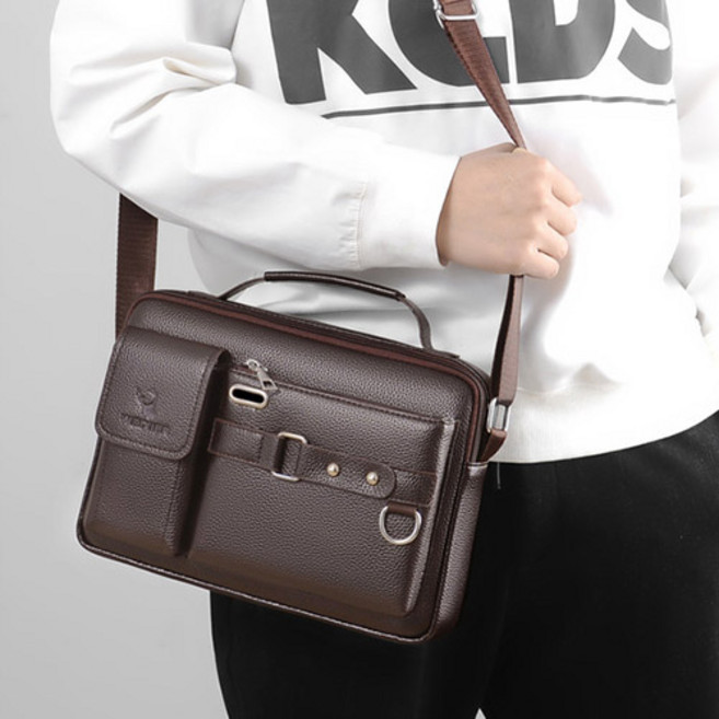 남자 가죽 크로스백 메신저백 슬링백 가방 태블릿 수납