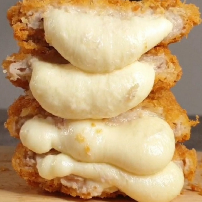 [이로우니] 치즈폭발! 자연산 모짜렐라 마그마 치즈돈까스 6팩+소스10개, 마그마10팩+소스