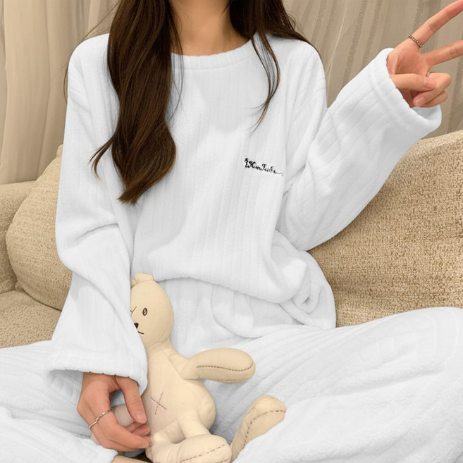 패션파트너 여성용 극세사 골지 자수 레터링 수면 잠옷 상하의 세트 코듀로이 파자마 겨울 홈웨어