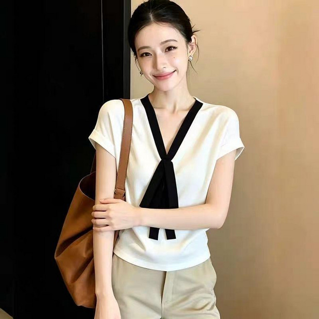 Qurora 法式V領撞色拼接短袖T恤女 微正式/通勤