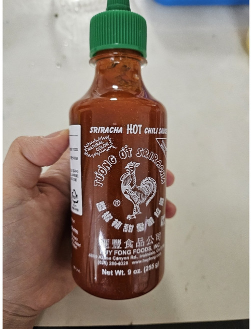 (특가제품 색상 차이는 발생하나 문제가 없는 상품입니다) 후이펑 스리라차 소스 쓰리라차 후이퐁 칠리 스리랏차 0칼로리 닭표 다이어트 저칼로리 허이펑 핫칠리 샐러드 드레싱, 255g, 9개