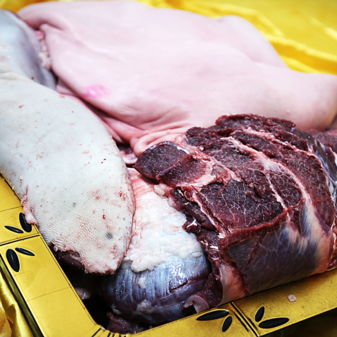 [도축장 당일직송] 한우 100% 황소 소머리 반마리 당일작업 당일발송 신선 거세머리 8kg 전후, 1개