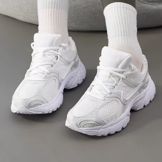 나이키 남성용 NIKE V5 러너 운동화 HJ5228-101