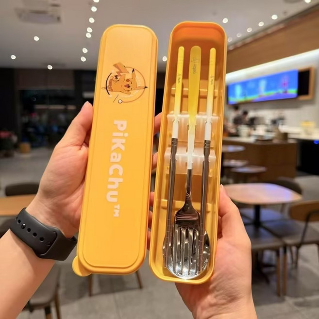 [신상 ]밀크카 포켓몬스터 피카츄 젖가락 숟가락 포크 (+ 세트 케이스)귀여운 가벼운 공간효율진공수저, 1세트, 슈트