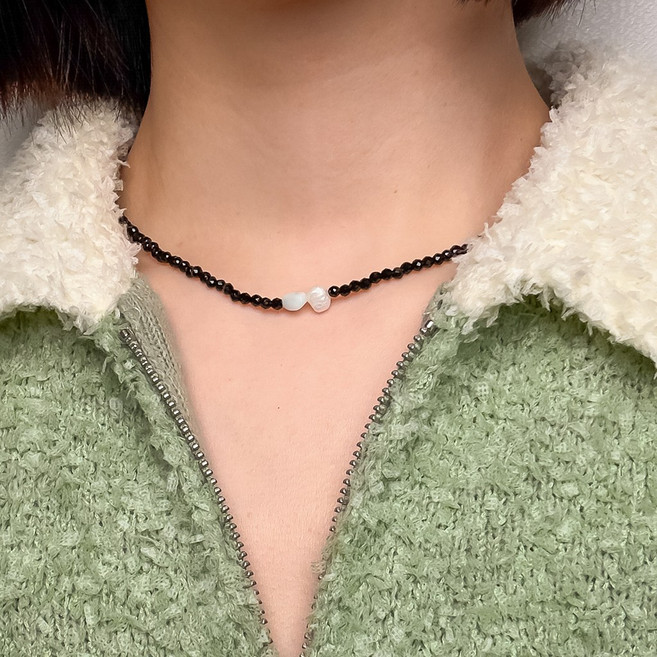 [자체제작]블랙크리스탈비즈 자개 담수진주 포인트 목걸이