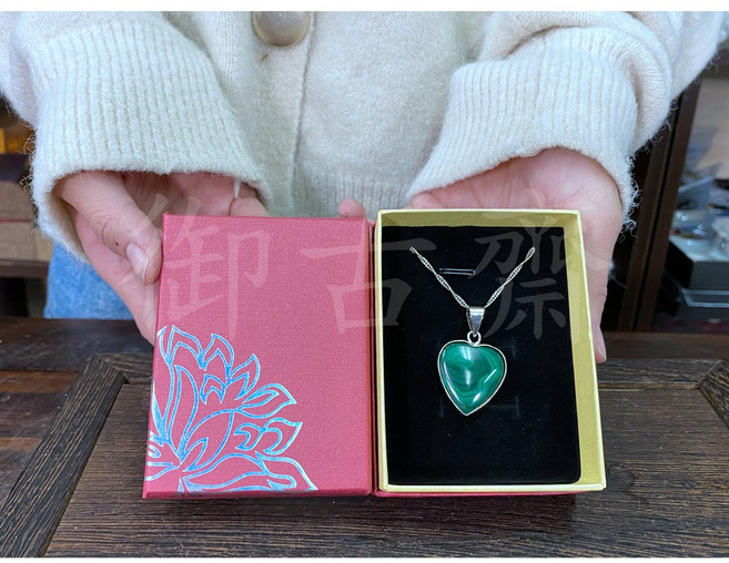 御古齋 孔雀石愛心墜, 1個