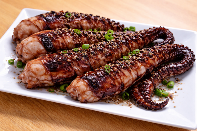 강원도가공 통통 문어다리 통족 문어발 대왕오징어 (소 중 대) 캠핑요리, 반건조 문어다리 통족 (중) 1kg, 1개