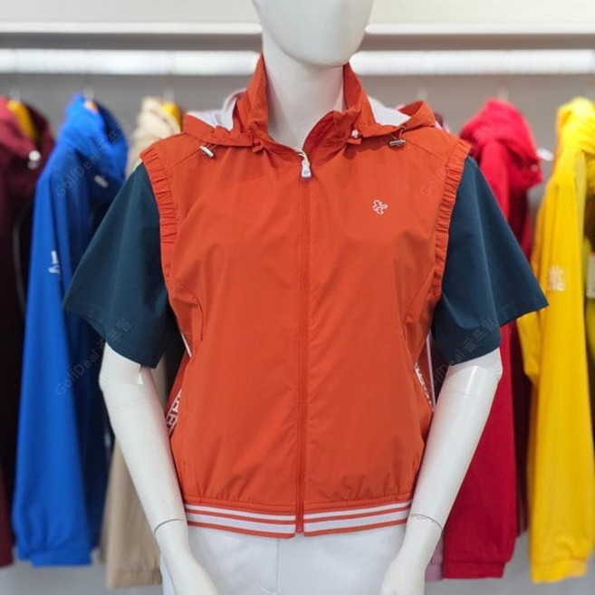 백화점정품 루이까스텔 여성 골프웨어 점퍼 자켓 바람막이 SS 등판 프린트 후드형 조끼 베스트 7LOJP305O 루이까스텔겨울점퍼 방한잠바 후드 여자잠바 바람막이루이까스텔