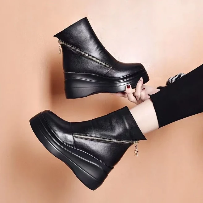 다중성 여성용 겨울 웨지힐 키높이 기모 하이힐 따뜻한 숏부츠 7cm굽 25ng12jj