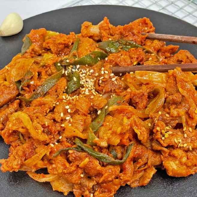 한돈 제육볶음 국내산 돼지고기 매콤달콤 양념 밥도둑 반찬, 1개, 180g