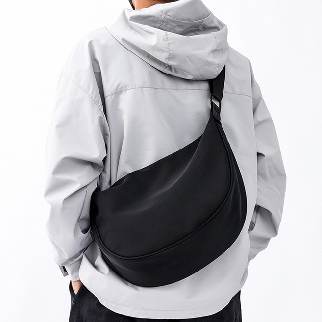 【韓系大容量肩背】 側背包 斜背包 半月包 男女同款 餃子包 單肩包 隨身小包 Zakka, 月亮包-黑色大號, 月亮包-黑色