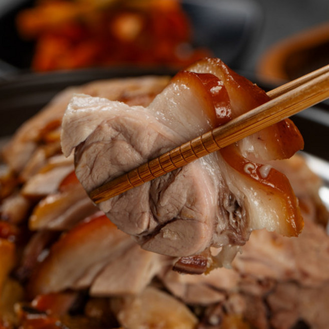 로컬맛집 국내산 통족발 1.5kg+막국수 맛도리 패키지 통족발 1.5kg+막국수1, 1세트, 1.5kg, 불족발