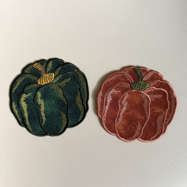 精緻南瓜造型刺繡杯墊 桌面防刮隔熱墊 提升生活品味擺飾, 綠色、紅棕色