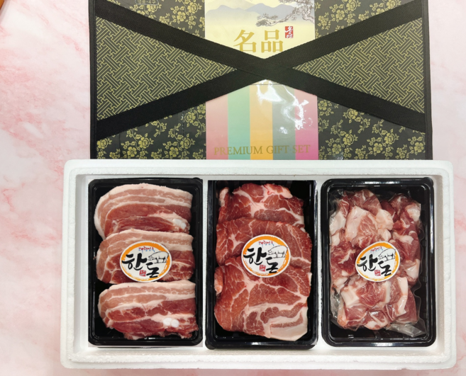 [고깃집막내아들][워터에이징 한돈 선물세트 1호] 국내산 한돈 1+ 돼지고기 1.5kg (삼겹살600 목살 600 앞다리살 300g) [원산지: 국내산(돼지고기)], 1세트