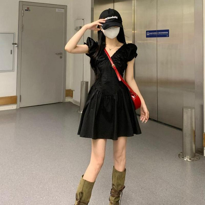 V領赫本風連衣裙 褶皺設計, 短款黑色