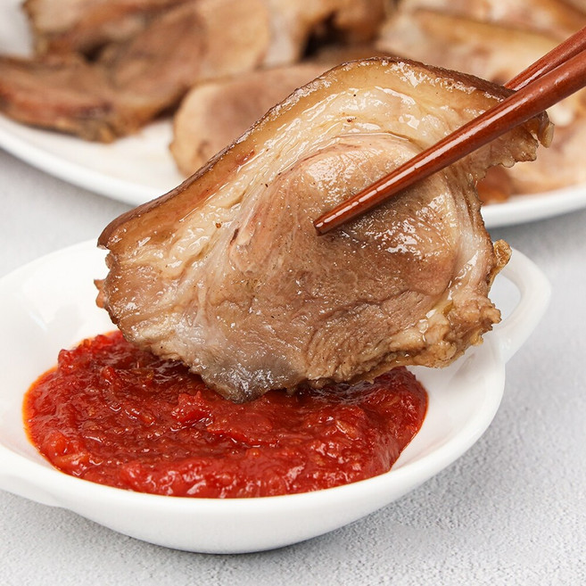 [데일리이츠] 삶기만 하면 끝 뼈 없는 순살 족발 1KG 3-4인분 (족발 비법 분말 증정), 1개