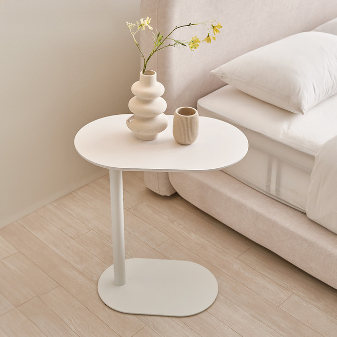 핀란디아 로엔 철제 라운드 사이드테이블, 화이트