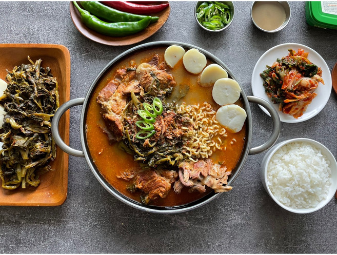 백본 뼈다귀 우거지 감자탕 뼈 해장국 돼지등뼈 캠핑용 밀키트, 선택: 감자탕 1팩, 1개, 2.7kg