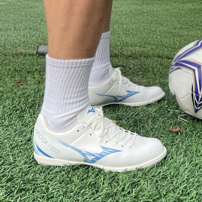 미즈노 모나르시다 네오 살라 클럽 TF 와이드핏 풋살화 남성 여성 화이트 블루 발볼넓은 축구화 인조 천연 잔디