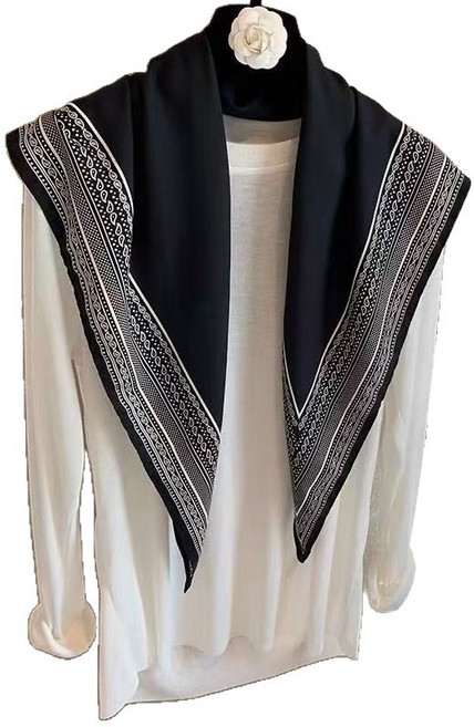 여성 롱 삼각숄 실크 머플러 스카프 목도리 가방 바지 코디 포인트 장식 패션 액세서리