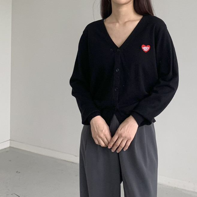 [행복여] 이즈 하트 자수 브이넥 니트 가디건