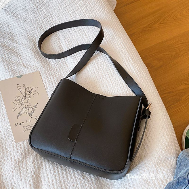 大容量包包女 新款潮春季複古水桶包學生上課斜挎包託特包 通勤上班包, 黑色[升級款可調節肩帶]☆,包包+肩帶☆