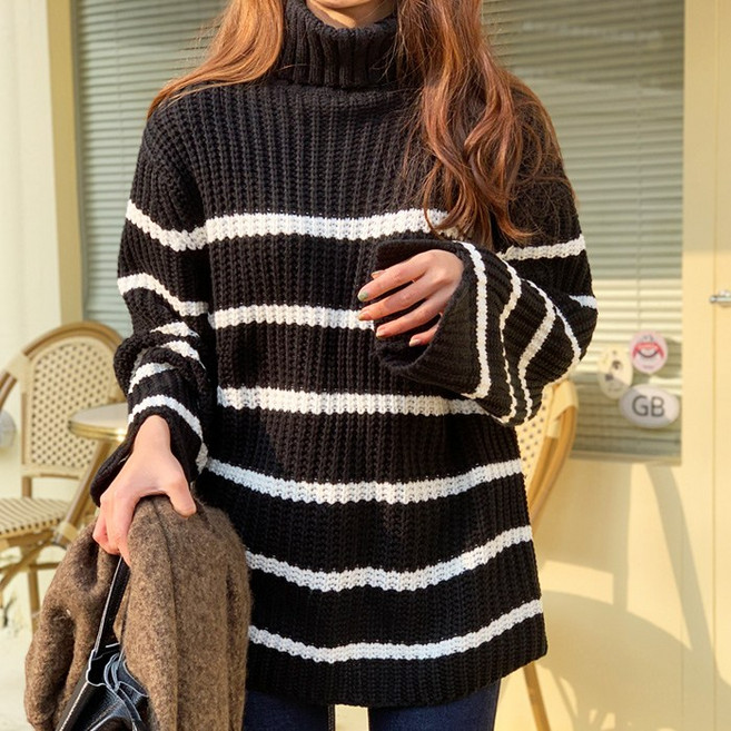 온더리버 페러 슬릿 단가라 오버핏 터틀넥 니트