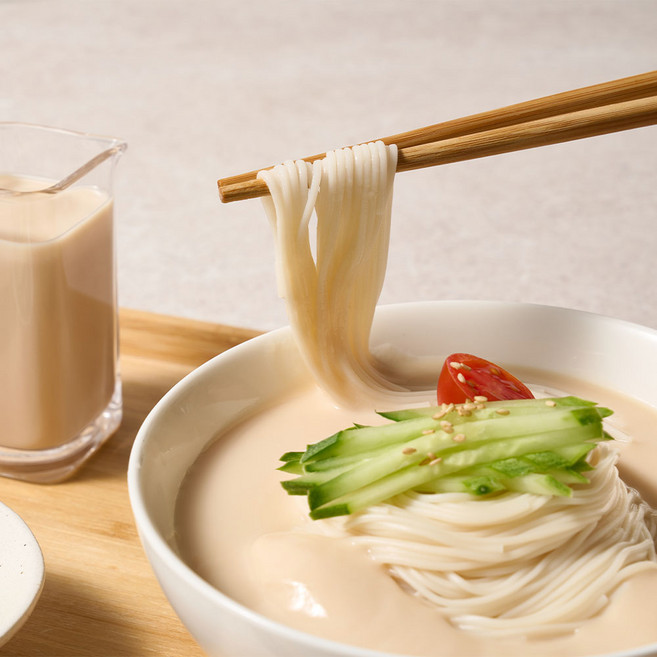 [오동리 콩국수]파주장단콩과 자가생면 걸쭉하고 크리미한 콩국물(680g 콩국물 실온보관), 1개, 680ml