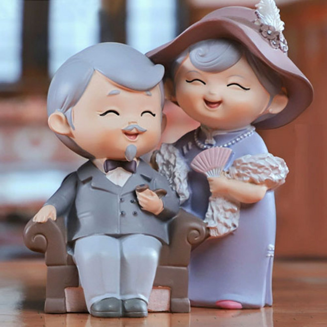티큐 부모님선물 결혼기념일 인테리어 장식 소품 수공예 도자기 화목한 노부부 인형 E319, 타입B