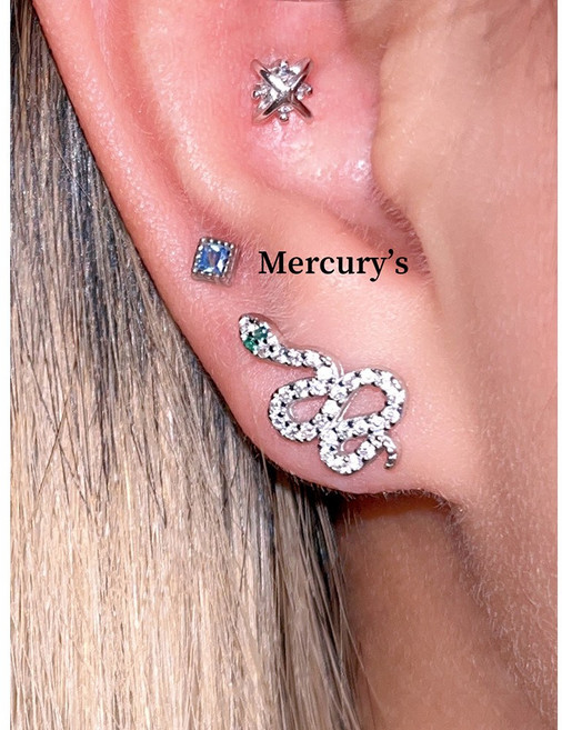 綠眼靈蛇純銀耳骨釘，個性螺絲造型，滿鑽設計