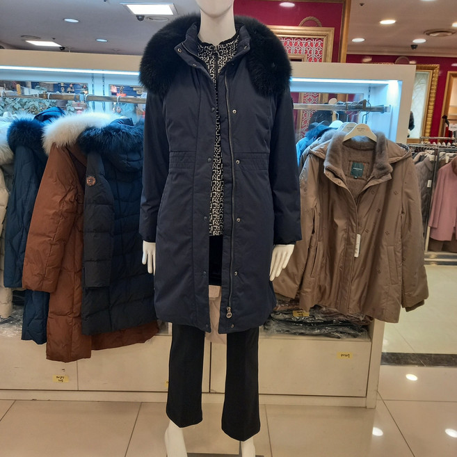 크로커다일레이디 자석으로 처리된 카라 폭스털/시크하면서도 캐주얼한 롱 구스다운