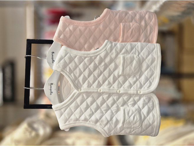 동아쇼핑점 아가방 #빠른선택# 26년봄신상 /유아남아여아공용 백일 돌 봄조끼 외출조끼 실내일상복조끼 간절기조끼/ 부드럽고 따뜻한 면이중지조끼/화사한컬러감과깨끗함/ 포비조끼