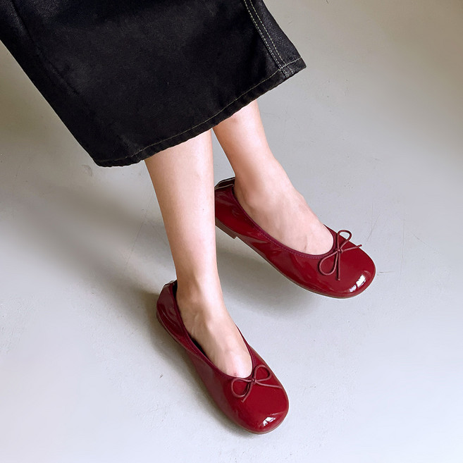 플라틴베이지 여성 에나멜 발레 플랫슈즈 유광 밴딩 리본 단화 (발레코어/안벗겨지는/말랑한)