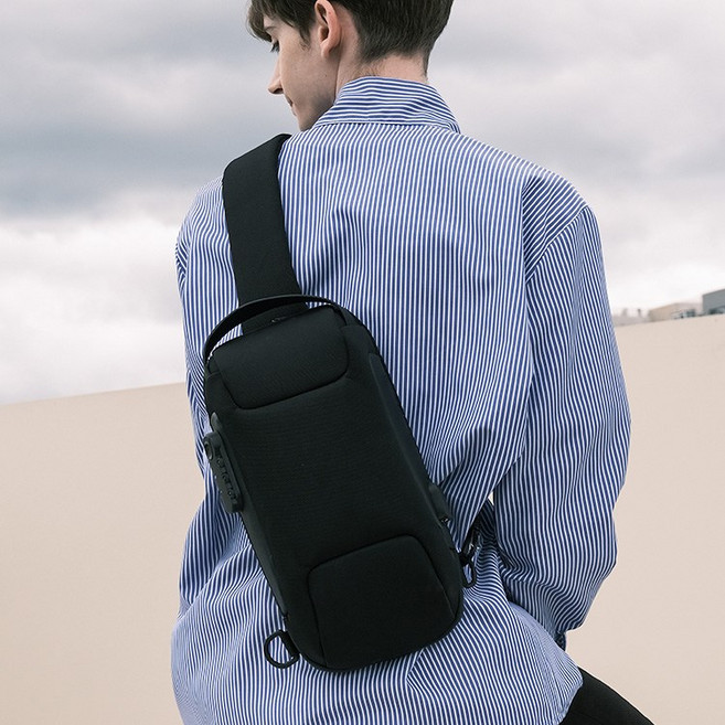 바림 USB 보조배터리 충전 가능 락시스템 여행용 학생용 슬링백 대용량 수납 크로스 메신저백