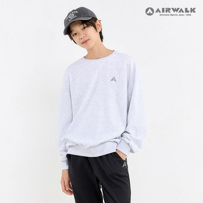 에어워크 주니어 에센셜 스몰 로고 맨투맨