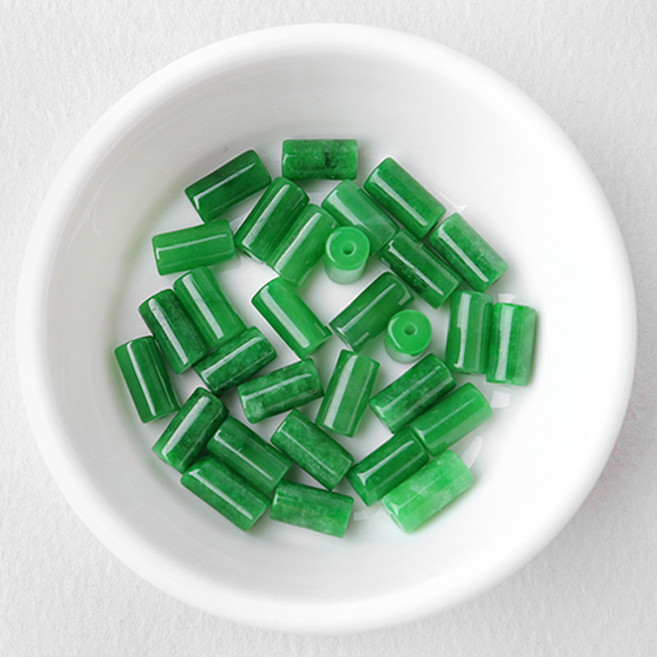 싼비즈 [5532-02]원석 천연비취옥 원기둥 중 5x9mm 1개