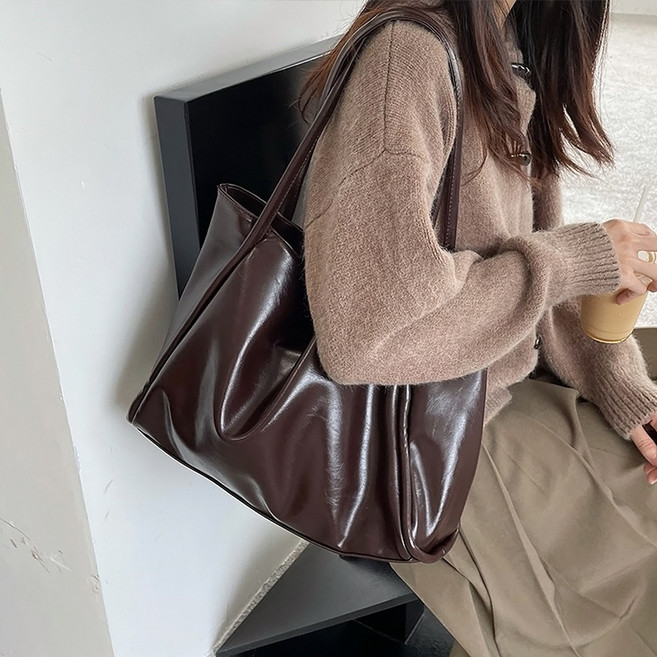 빅무드 데일리 가죽 여성가방 숄더백 빅사이즈 쇼퍼백 대용량 도트백