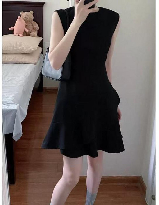 女款短洋裝 黑色 無袖 修身 荷葉邊 赫本風 休閒 日常休閒穿搭, 黑色-高品質,M-高品質