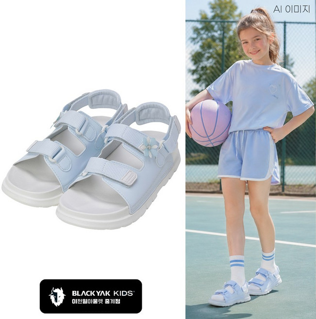 [블랙야크키즈 중계점] *2025 S/S 특가SALE* 플로니 (라이트스카이) 홀로그램 애나멜 소재 귀욤뽀짝 플라워 장식 포인트 가볍고 편안한 밸크로 여름 신발 샌들